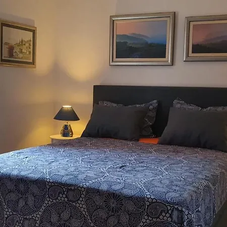 Mikula Casa de Férias Maslinica